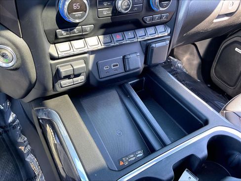 Used 2022 GMC Sierra 2500 AT4 w/ AT4 Preferred Package AWD/4WD image 37