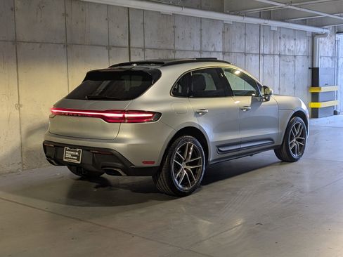 Used 2025 Porsche Macan image 11