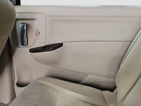 Used 2012 Nissan Quest S FWD image 34