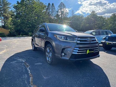 Used 2019 Toyota Highlander Limited Platinum AWD/4WD image 7