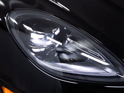 Certified 2026 Porsche Macan image 16