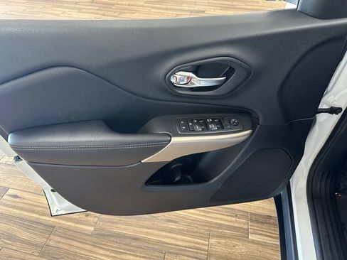 Certified 2018 Jeep Cherokee Limited w/ Trailer Tow Group AWD/4WD image 10