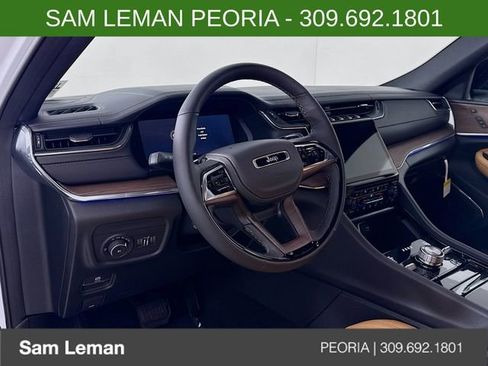 New 2025 Jeep Grand Cherokee Summit image 9