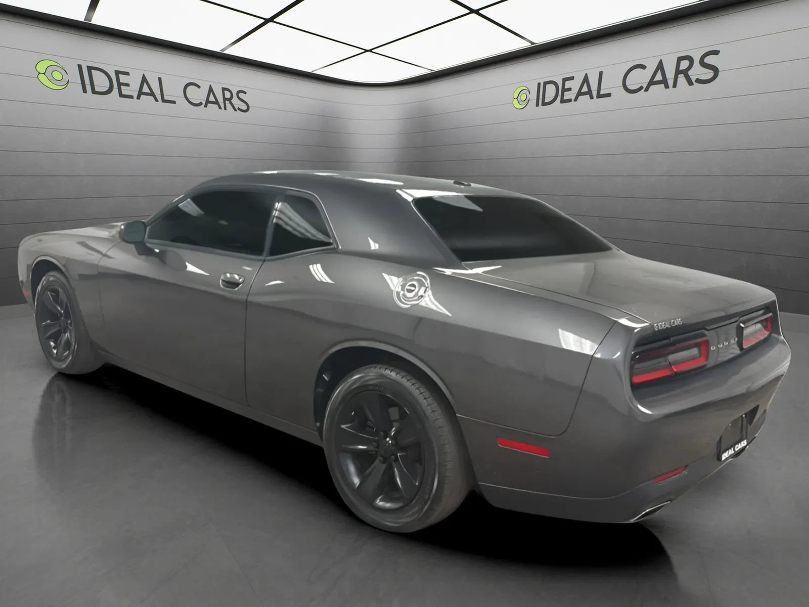 Used 2016 Dodge Challenger SXT RWD image 7