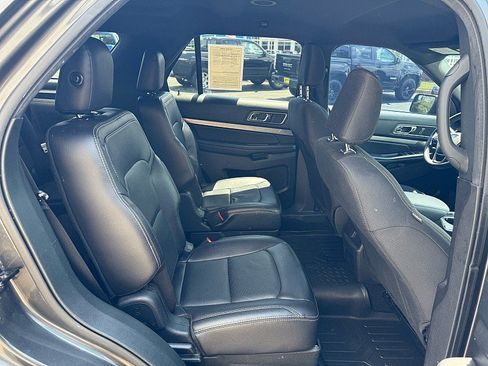 Used 2019 Ford Explorer XLT FWD image 18