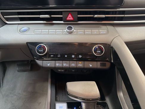 Certified 2023 Hyundai Elantra SEL w/ Convenience Package image 20