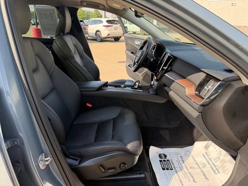 Used 2023 Volvo XC60 B5 Plus w/ Climate Package AWD/4WD image 40