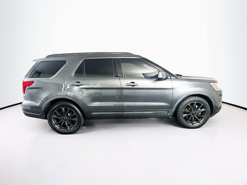 Used 2018 Ford Explorer XLT w/ Equipment Group 202A FWD image 10