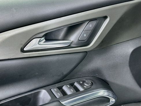 Used 2025 Chevrolet Traverse LT FWD image 15