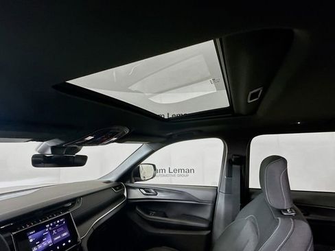 New 2025 Jeep Grand Cherokee L Laredo image 21