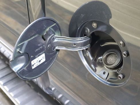 Used 2018 Chevrolet Silverado 1500 LT image 15