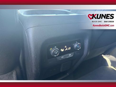 Used 2024 Chevrolet Traverse LT FWD image 34