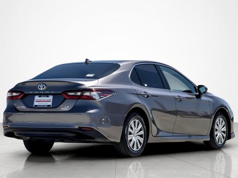 Used 2022 Toyota Camry LE FWD image 5