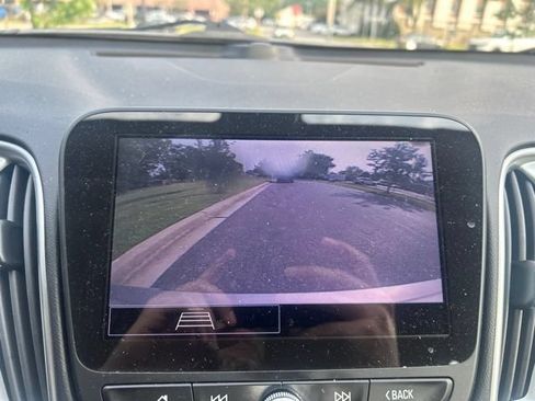 Used 2022 Chevrolet Malibu LS FWD image 11