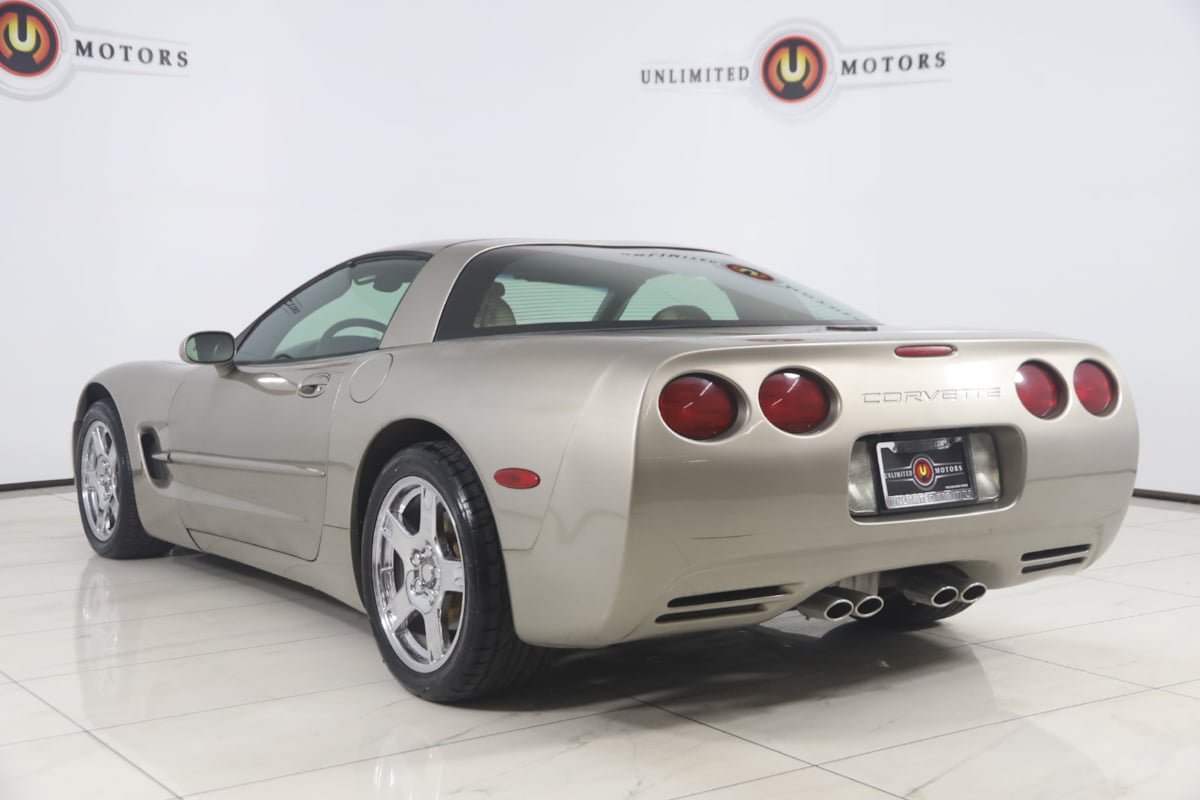 Used 1998 Chevrolet Corvette Coupe w/ Performance Handling Pkg RWD image 4