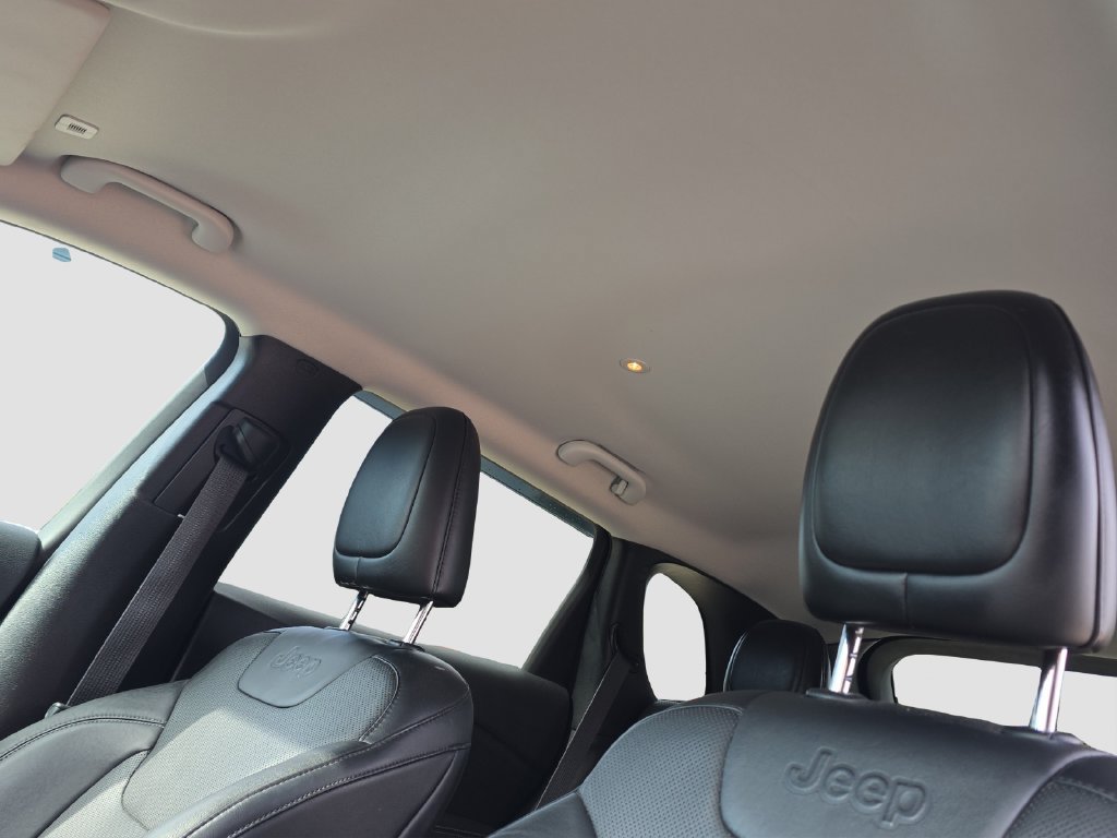 Used 2019 Jeep Cherokee Limited AWD/4WD image 8