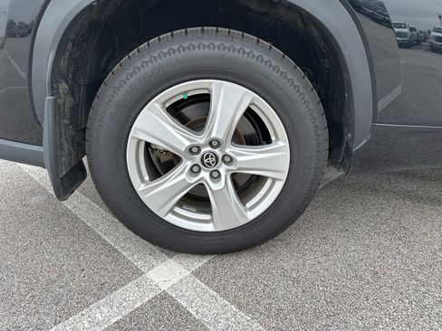 Used 2024 Toyota Highlander LE image 44