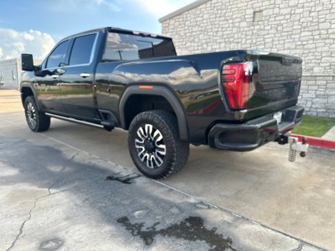 Used 2024 GMC Sierra 2500 Denali Ultimate AWD/4WD image 3