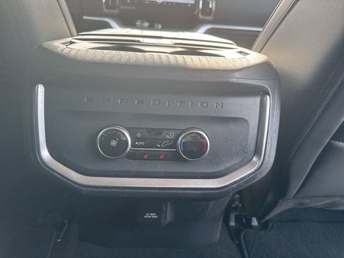 Used 2025 Ford Expedition Platinum AWD/4WD image 21