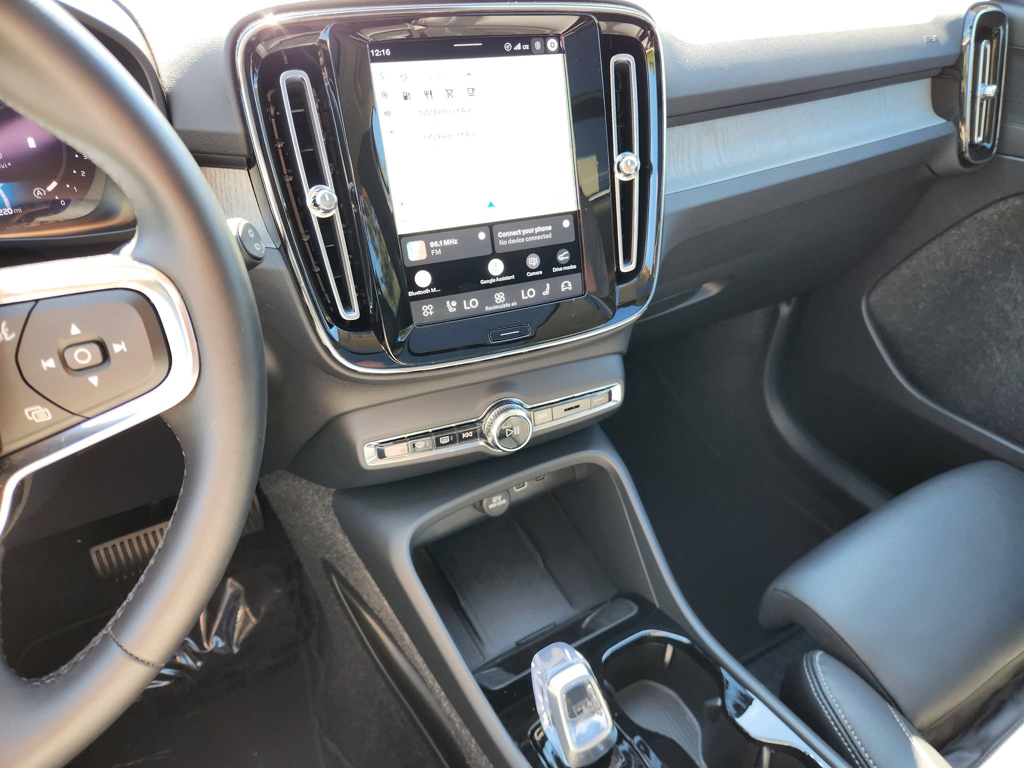 Used 2026 Volvo XC40 B5 Plus AWD/4WD image 31