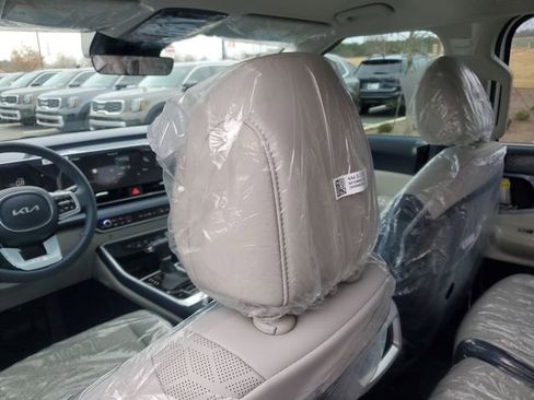 New 2026 Kia Carnival EX image 13