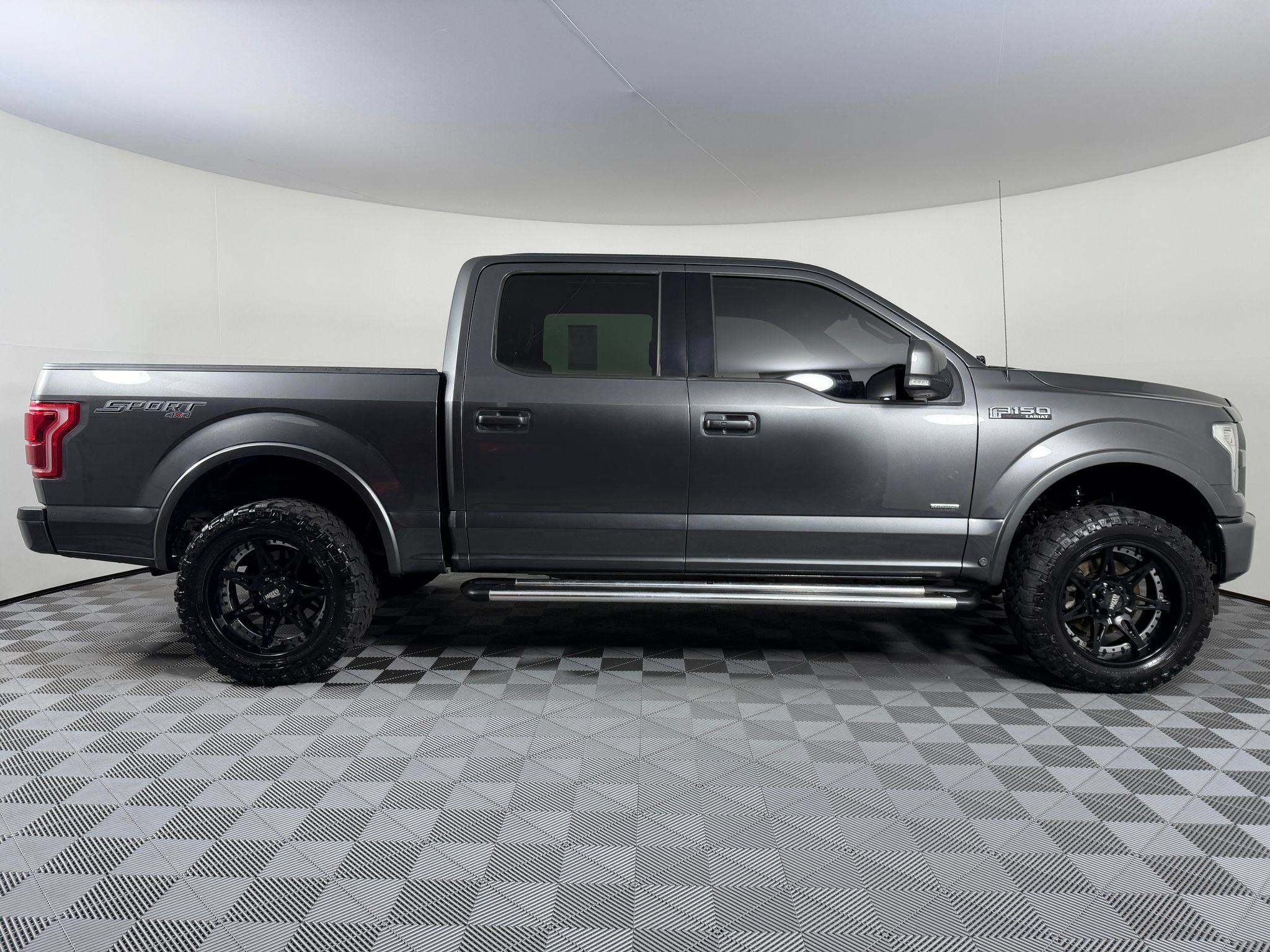 Used 2017 Ford F150 Lariat w/ Equipment Group 502A Luxury AWD/4WD image 7