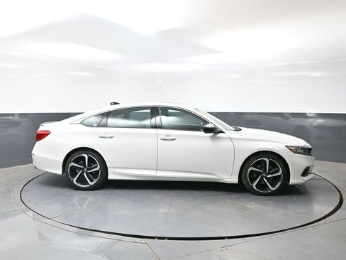 Used 2021 Honda Accord Sport image 2