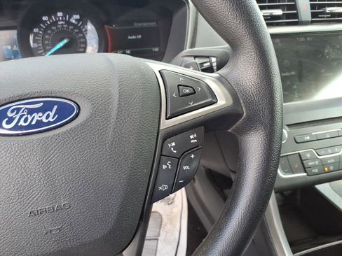 Used 2018 Ford Fusion SE w/ Fusion SE Technology Package image 15