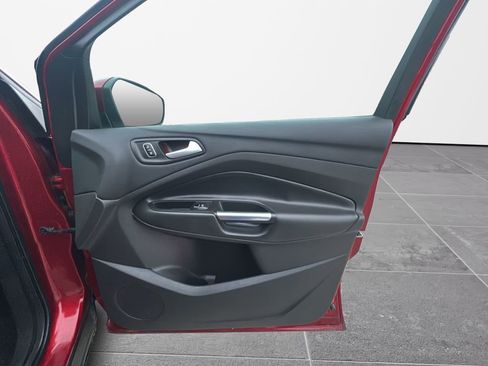 Used 2017 Ford Escape Titanium image 36