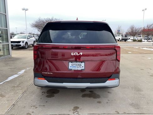 New 2026 Kia Carnival FWD image 6