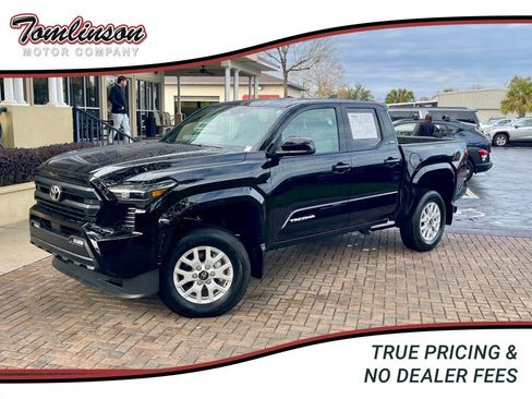 Used 2025 Toyota Tacoma SR5 image 1