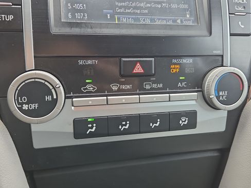 Used 2014 Toyota Camry LE FWD image 29