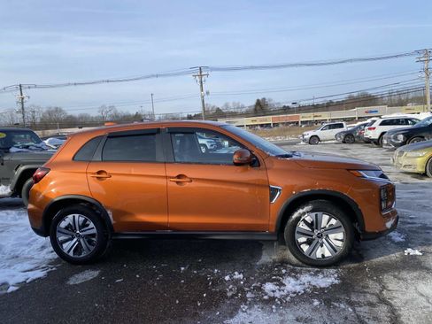 Used 2022 Mitsubishi Outlander Sport SE image 2