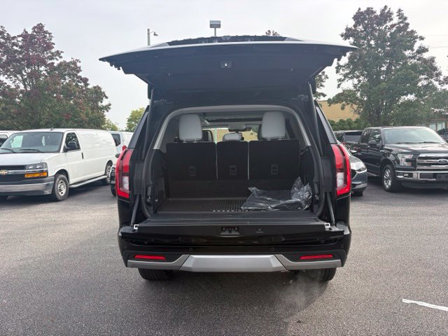 Used 2026 Ford Expedition Platinum w/ Platinum Ultimate Package AWD/4WD image 6