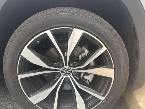 Used 2024 Volkswagen Atlas SEL Premium R-Line AWD/4WD image 4