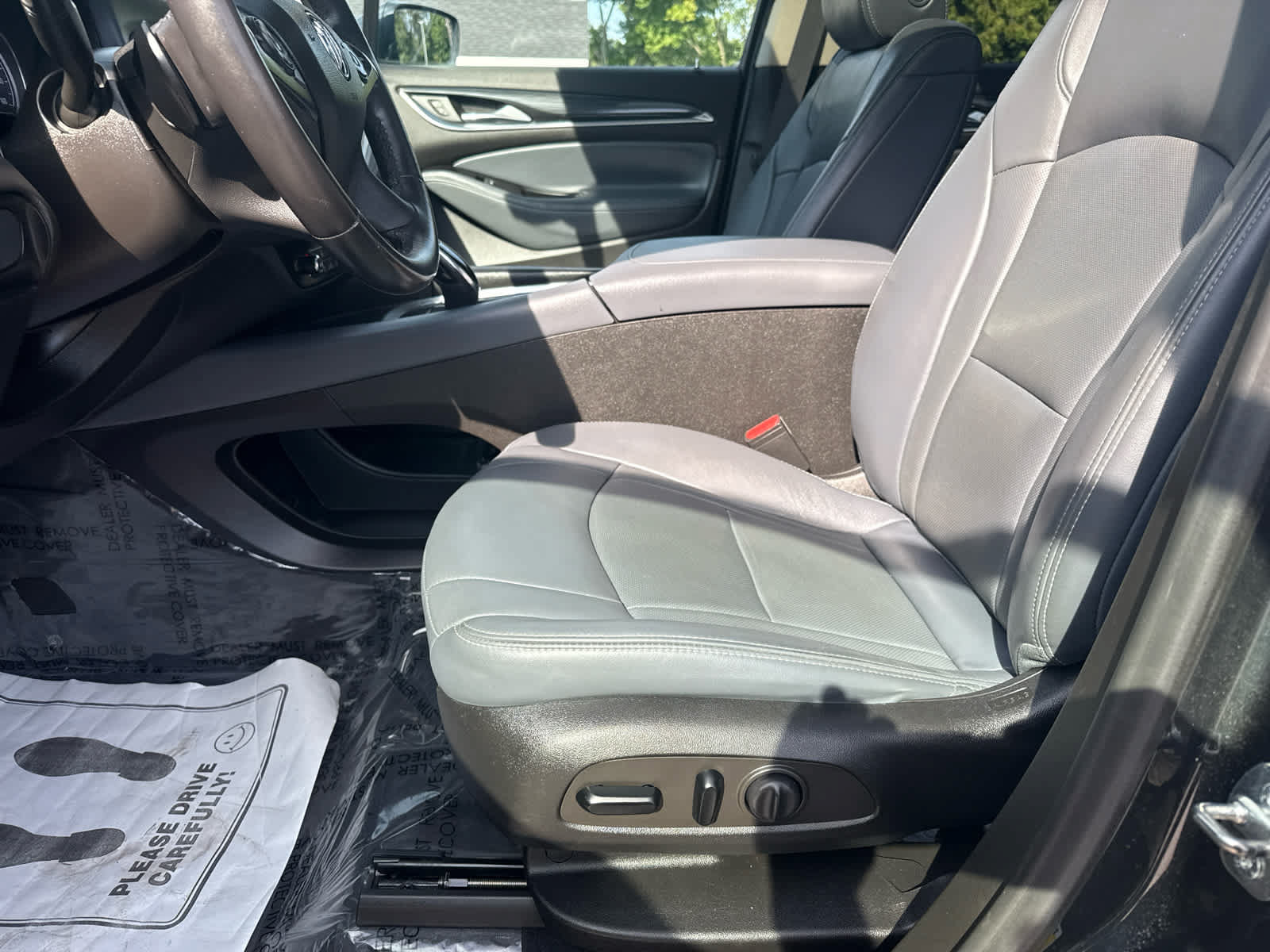 Used 2019 Buick Enclave Essence AWD/4WD image 11