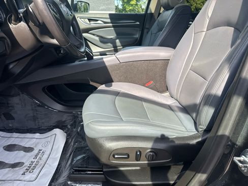 Used 2019 Buick Enclave Essence AWD/4WD image 11