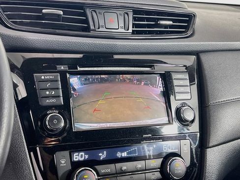 Used 2019 Nissan Rogue SV FWD image 12