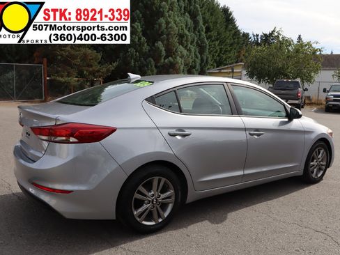 Used 2017 Hyundai Elantra SE image 8