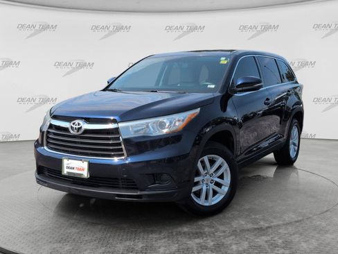 Used 2015 Toyota Highlander LE FWD image 3