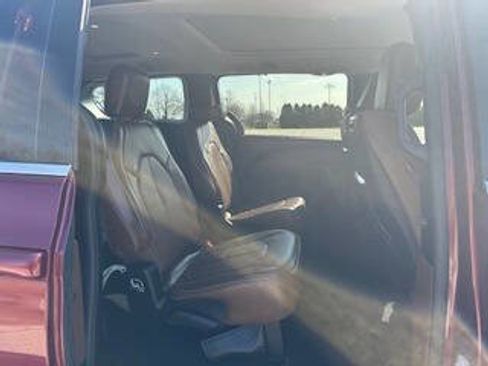 Used 2017 Chrysler Pacifica Limited FWD image 19