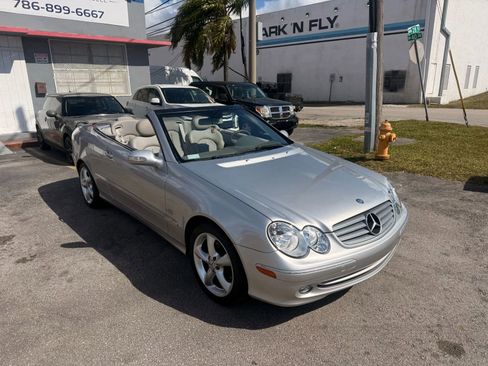 Used 2005 Mercedes-Benz CLK 320 Cabriolet image 2
