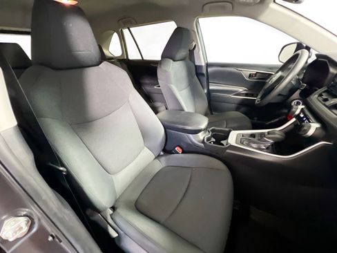 Used 2019 Toyota RAV4 LE FWD image 30