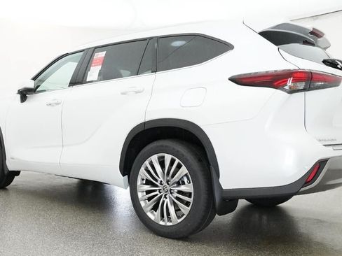 New 2026 Toyota Highlander Platinum AWD/4WD image 21