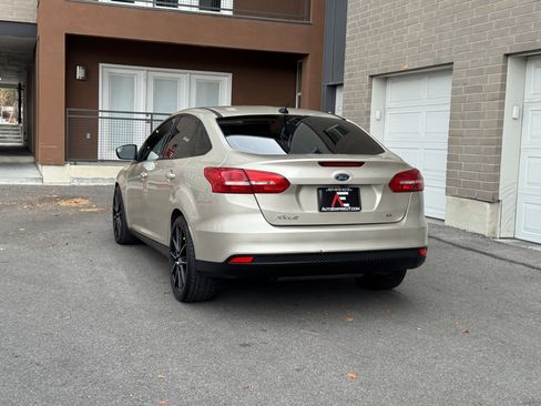 Used 2018 Ford Focus SE w/ SE Appearance Package image 2