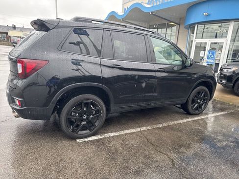 Used 2024 Honda Passport Black Edition image 15
