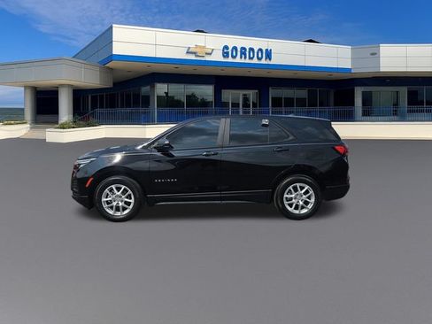 Used 2024 Chevrolet Equinox LS FWD image 2