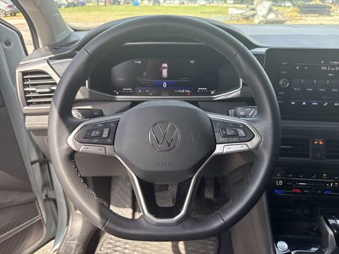 Used 2025 Volkswagen Taos SE w/ Taos MDO Package FWD image 14