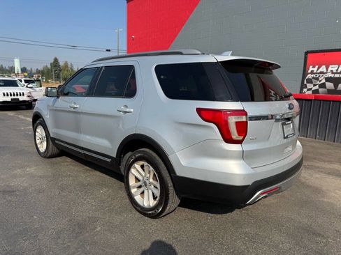 Used 2017 Ford Explorer XLT w/ Equipment Group 202A image 11