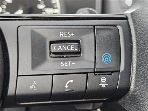 Used 2023 Nissan Rogue SV image 15